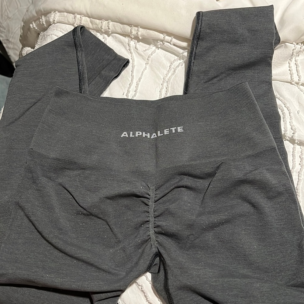 Alphalete Booty Scrunch Gray Leggings